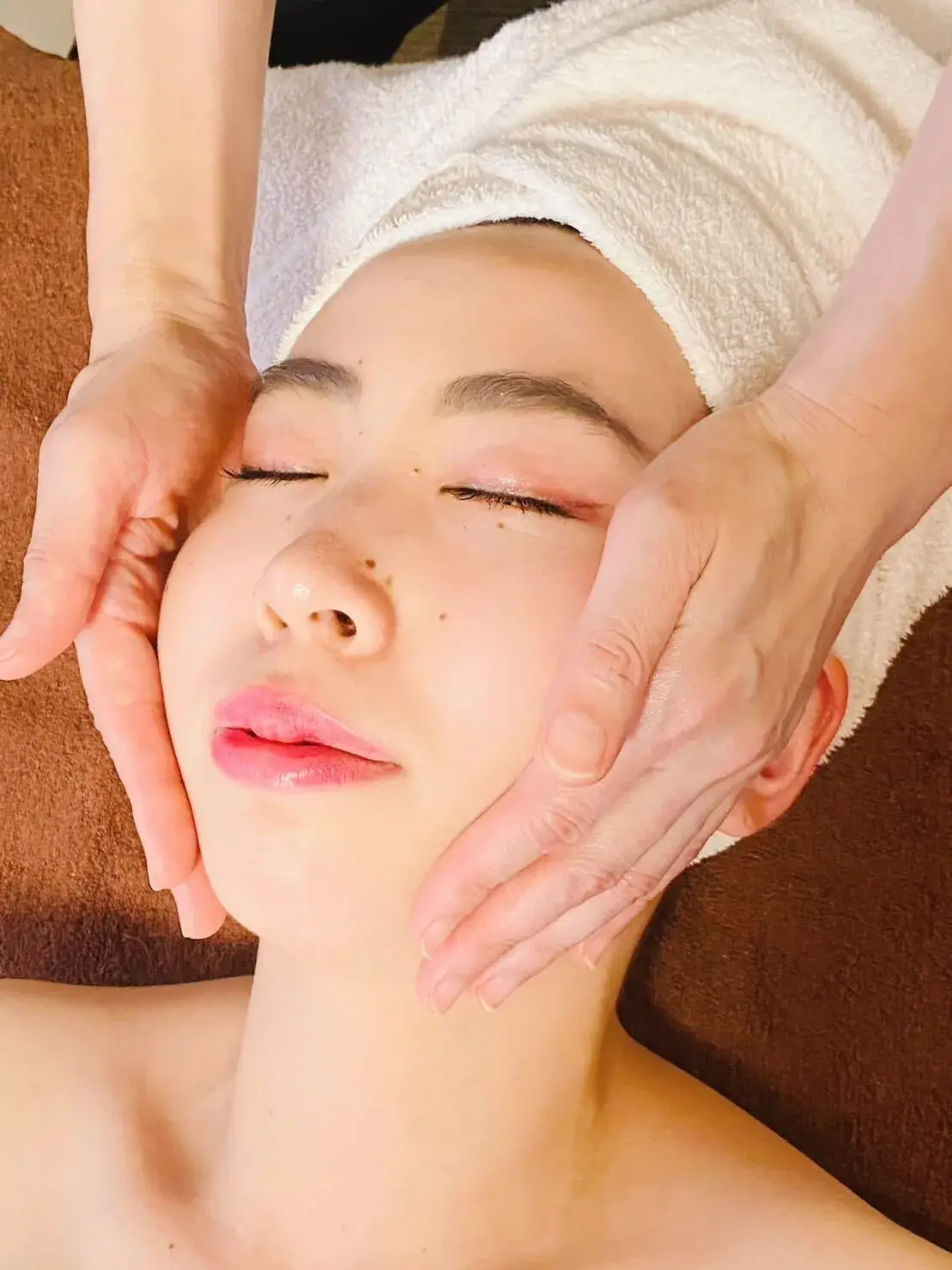 フェイシャル施術中の写真